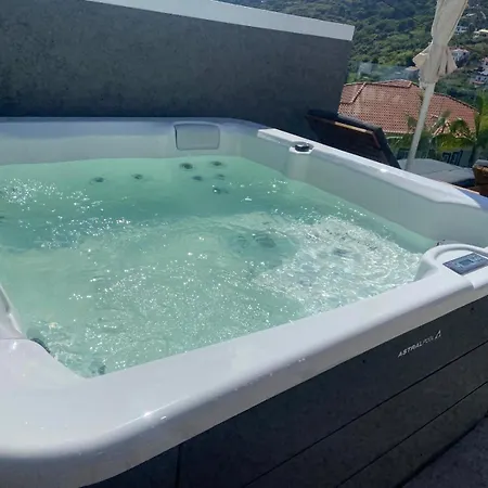 Bisa Ii, Jacuzzi And Sea View Dom wakacyjny *