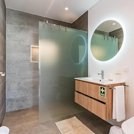 Bisa Ii, Jacuzzi And Sea View Dom wakacyjny *